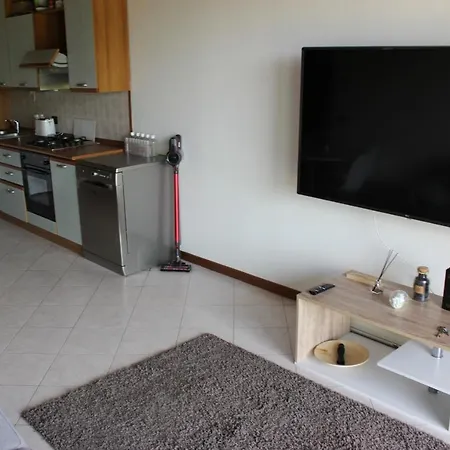 Wohnung Mit Seeblick * デセンツァーノ・デル・ガルダ