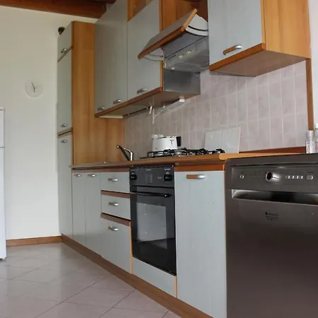 アパート Wohnung Mit Seeblick デセンツァーノ・デル・ガルダ